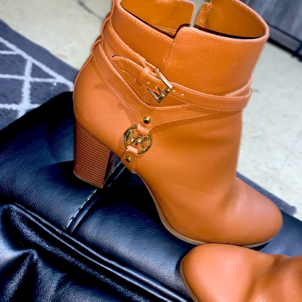 Tan boots MK